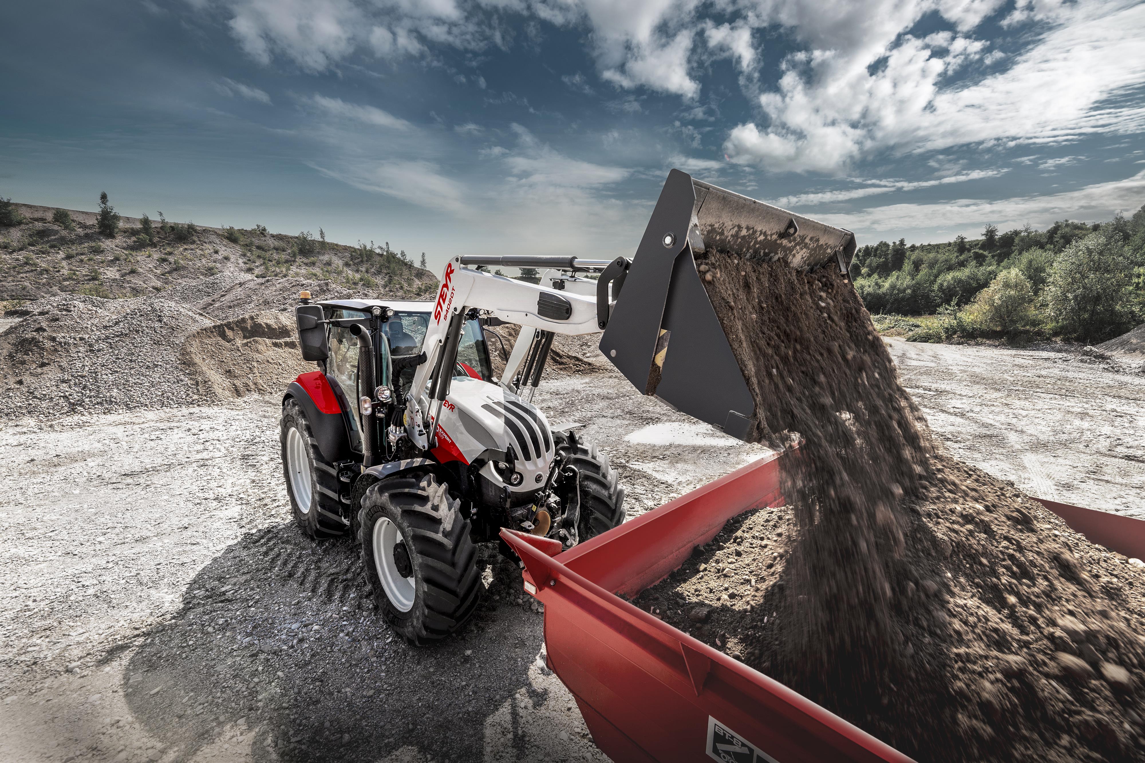 Traktor_steyr_expert_cvt_celni_nakladac.jpg